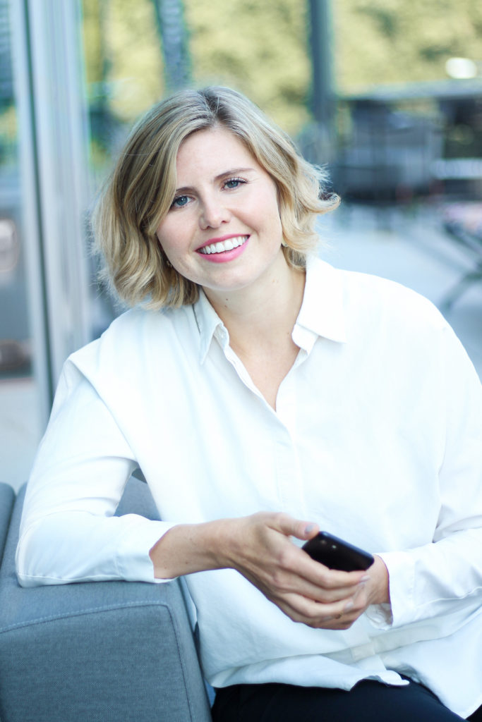 Julia Mayer, die Gründerin der Content-Agentur Schrift und Herz. Bereit für unverwechselbaren Content und ganzheitliche Content-Stratgien?